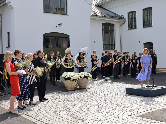 Dronning Sonja fortalte om hvordan det er å stå på Slottsbalkongen 17. mai. Foto: Liv Osmundsen, Det kongelige hoff